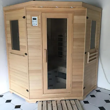 Couette-café Jardin D'arcy - D'hôtes Avec Piscine Et