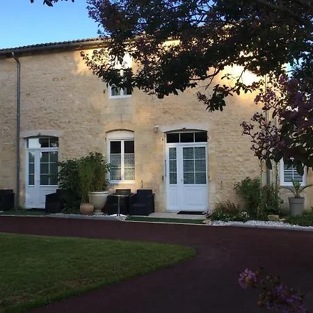 ベッド・アンド・ブレックファスト Jardin D'arcy - D'hotes Avec Piscine Et Bois
