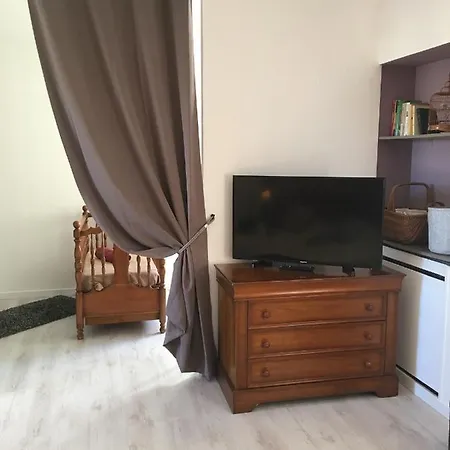 Jardin D'arcy - D'hôtes Avec Piscine Et Couette-café Bois