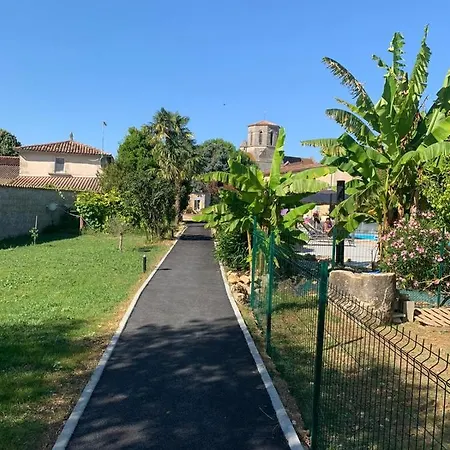 Couette-café Jardin D'arcy - D'hôtes Avec Piscine Et 3*