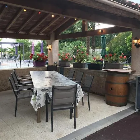 Couette-café Jardin D'arcy - D'hôtes Avec Piscine Et 3*