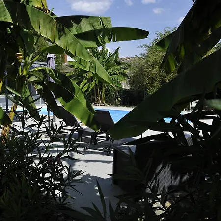 Alojamento de Acomodação e Pequeno-almoço Jardin D'arcy - D'hôtes Avec Piscine Et 3*
