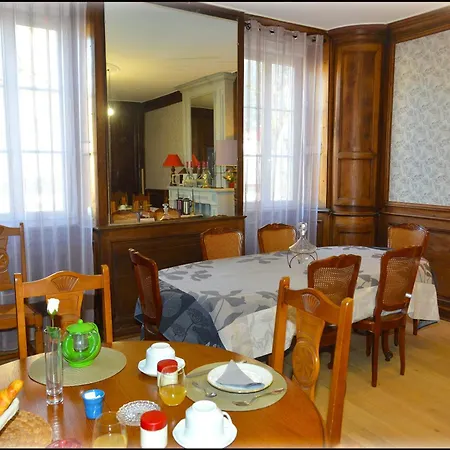 Jardin D'arcy - D'hôtes Avec Piscine Et Alojamento de Acomodação e Pequeno-almoço Bois