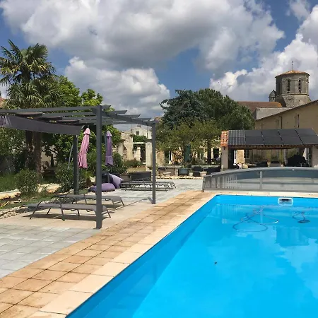 Jardin D'arcy - D'hôtes Avec Piscine Et Couette-café Bois