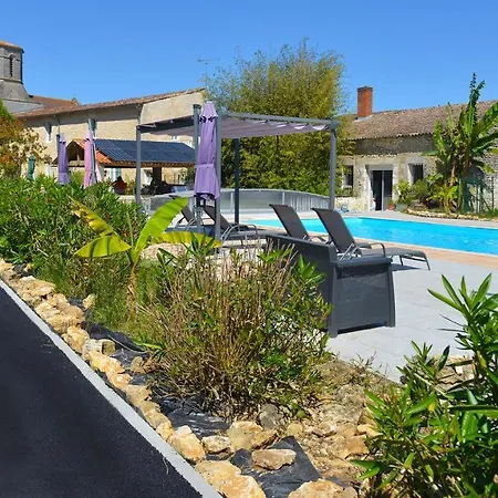 Jardin D'arcy - D'hôtes Avec Piscine Et Bois