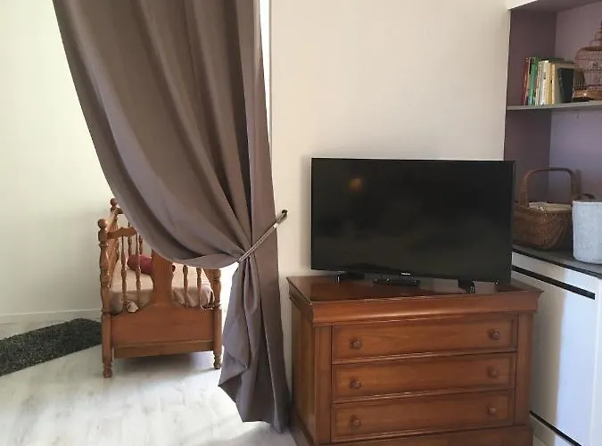 Jardin D'arcy - D'hôtes Avec Piscine Et Couette-café Bois