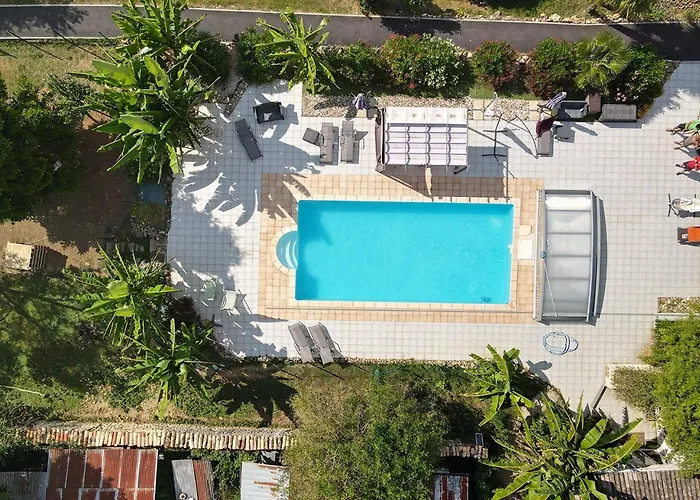 Jardin D'arcy - D'hotes Avec Piscine Et Bed & Breakfast 3*