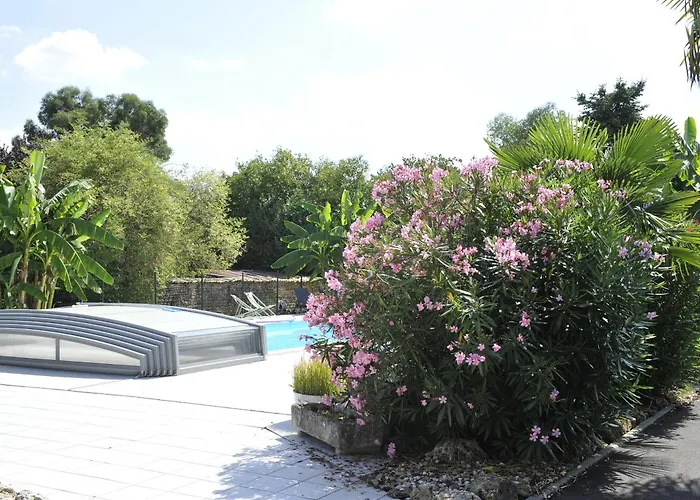Jardin D'arcy - D'hotes Avec Piscine Et Bed & Breakfast 3*