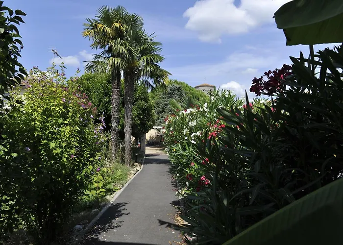 Jardin D'arcy - D'hotes Avec Piscine Et Bois