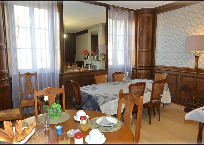 Jardin D'arcy - D'hôtes Avec Piscine Et Bois